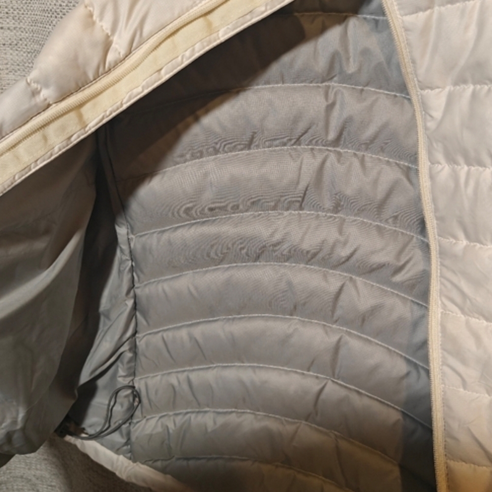 Patagonia White Goose Down Vest - Picture 7 of 7